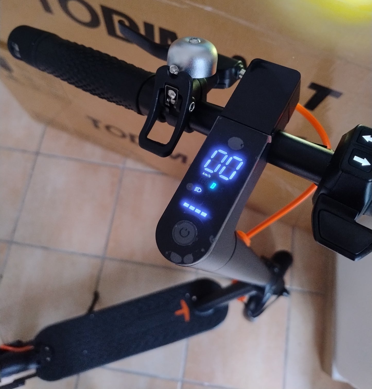 T3S 350W con indicatori di direzione integrati e portatarga