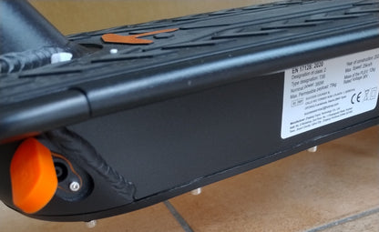 T3S 350W con indicatori di direzione integrati e portatarga